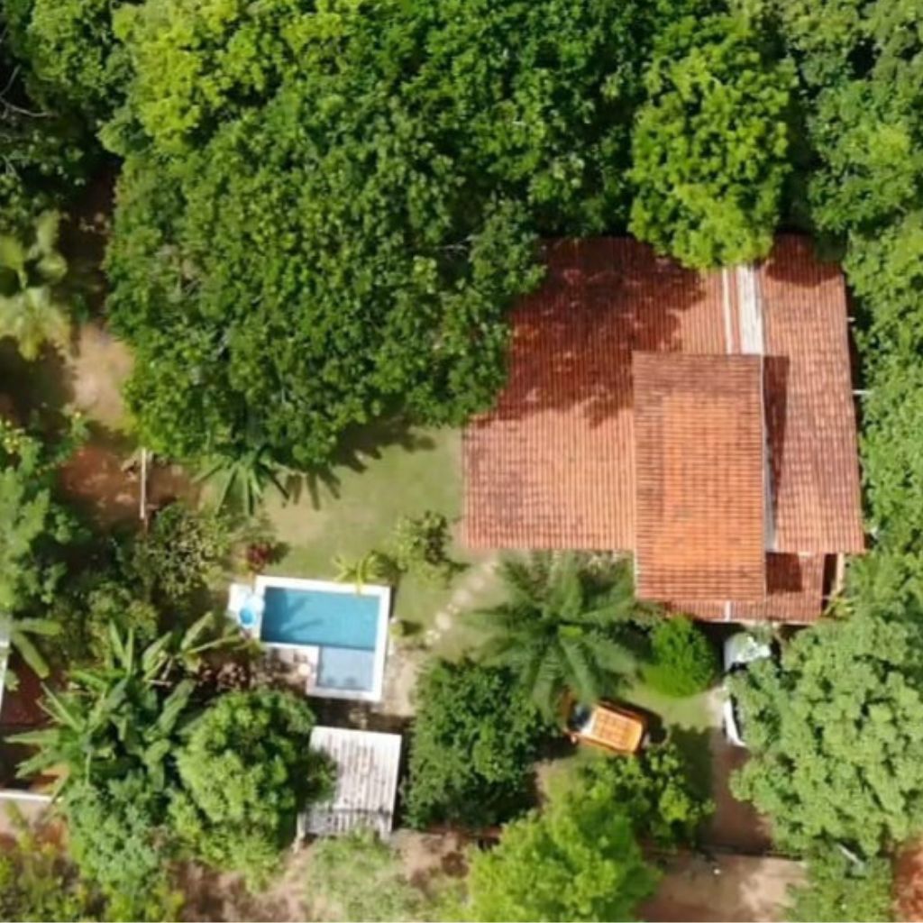 Foto com drone da casa urucum